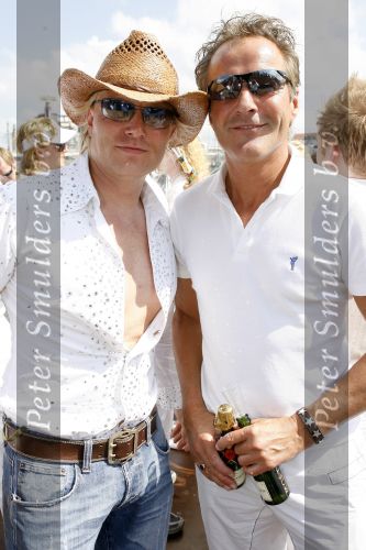 Amsterdam 5 augustus 2006
Gay parade in amsterdam.
Hans Klok met hoed en vriend
Peter Smulders bv