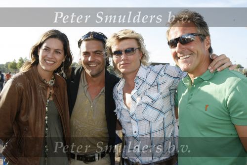 Amsterdam 14 juli 2006
Premiere Cirque du Soleil Alegria.
hans Klok met vriend en Mike Starink met een vriendin