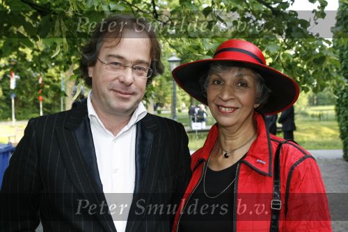 Breukelen 7 juni 2006
Haringparty neijenrode.
Hans Laroes met oude nieuwslezeres
Peter Smulders bv