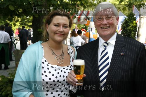 Breukelen 7 juni 2006
Haringparty op Neijenrode.
Hans Wiegel met Sanne Wallis de Vries
Peter Smulders bv