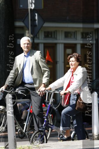 Amsterdam 18  juni 2006
Hans v d Broek met zijn vrouw op de fiets in Amsterdam
Peter Smulders bv