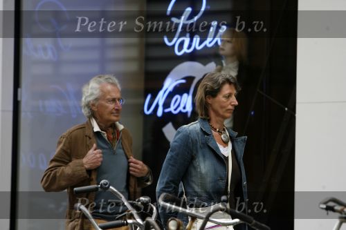 Amsterdam 30 juni 2006
Harry Mulisch met zijn vrouw op terras op de pc hooftstraat.
Peter Smulders bv