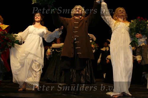 Amsterdam 15 juli 2006
Premiere Rembrandt in Carre.
Henk Poort met   Maike Boerdam Wieneke Remmers