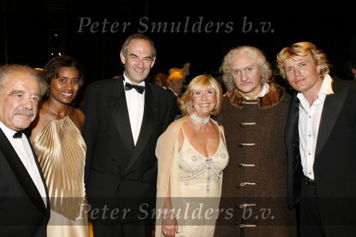 Amsterdam 15 juli 2006
Premiere Rembrandt in Carre.
Henk Poort met Eli Asser Job Cohen Willeke Alberti en Hans Klok