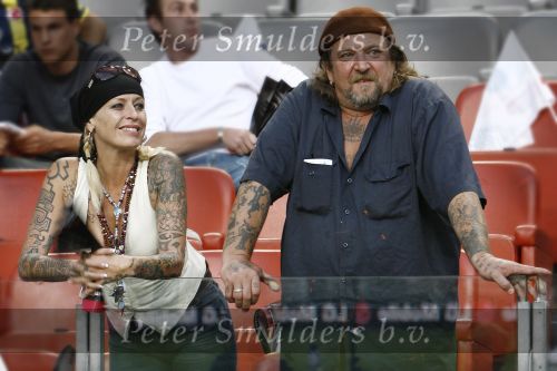 Amsterdam, 5 Augustus 2006
AJAX-Manchester United, eindstand 0-1
Henk Schiffmacher met zijn vrouw vol met tatoeagesr
© foto Edwin van Zandvoort