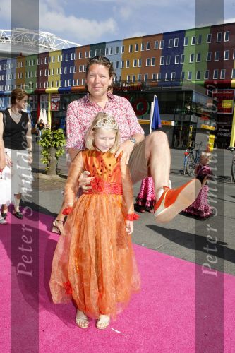 Amsterdam 15 juli 2006
Premiere K3 in pathe arena.
Henkjan Smits met dochters en vrouw