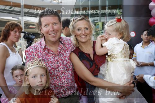 Amsterdam 15 juli 2006
Premiere K3 in pathe arena.
Henkjan Smits met dochters en vrouw