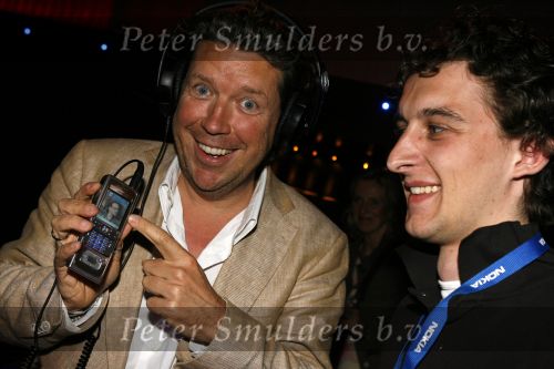 Amsterdam 27 juni 2006
Feestje Nokia in de escape.
Henkjan Smits
Peter Smulders bv