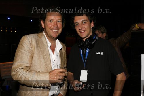 Amsterdam 27 juni 2006
Feestje Nokia in de escape.
Henkjan Smits
Peter Smulders bv