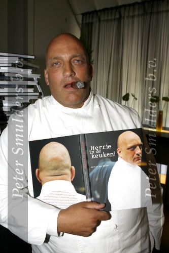 Ouderkerk aan  de Amstel 22 mei 2006
Boek presentatie Herman de Blijker. met sigaar
Peter Smulders bv