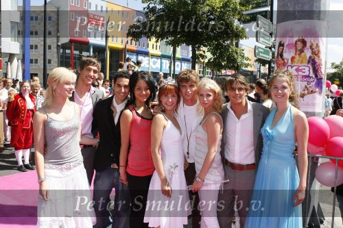 Amsterdam 15 juli 2006
Premiere K3 in pathe arena.
Cast het huis Anubis