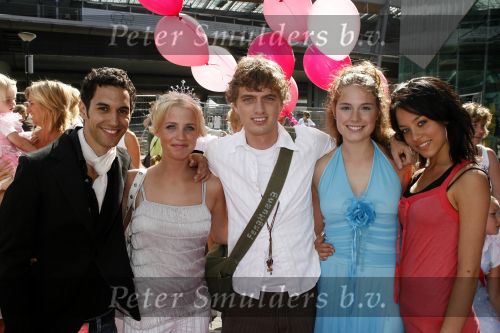 Amsterdam 15 juli 2006
Premiere K3 in pathe arena.
Cast het huis Anubis