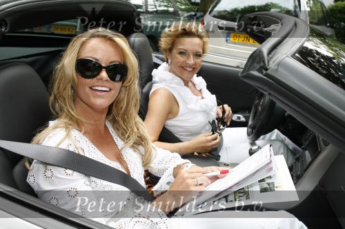 Wassenaar 19 juni 2006
Beau Monde rally met cabrio\'s.
Inge de Bruijn met Mariska v Kolck
Peter Smulders bv