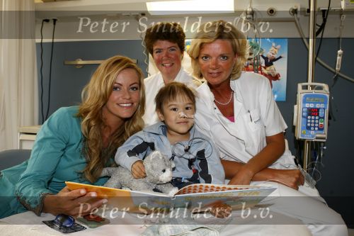 Rotterdam 31 juni 2006
Inge de Bruijn in het Sophia kinder ziekenhuis voor Kika.
Peter Smulders bv