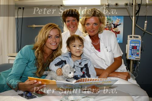 Rotterdam 31 juni 2006
Inge de Bruijn in het Sophia kinder ziekenhuis voor Kika.
Peter Smulders bv