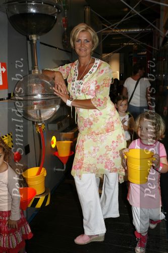 Amsterdam 14 juni 2006
Presentatie Winx club in nemo door Irene Moors.
Peter Smulders bv