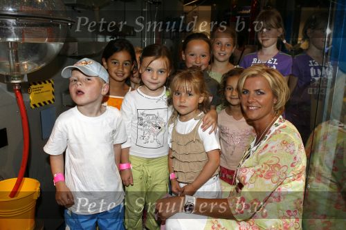 Amsterdam 14 juni 2006
Presentatie Winx club in nemo door Irene Moors.irene met fans
Peter Smulders bv