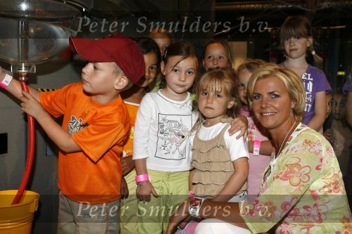 Amsterdam 14 juni 2006
Presentatie Winx club in nemo door Irene Moors.irene met fans
Peter Smulders bv