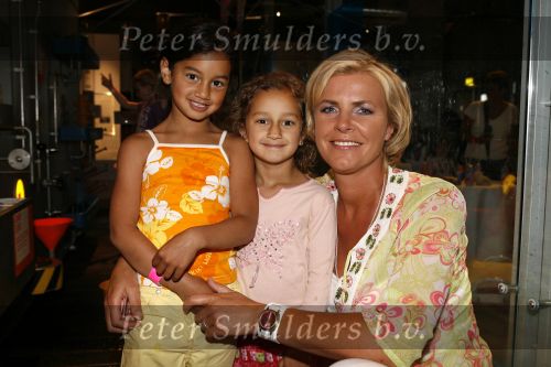 Amsterdam 14 juni 2006
Presentatie Winx club in nemo door Irene Moors.irene met fans
Peter Smulders bv
