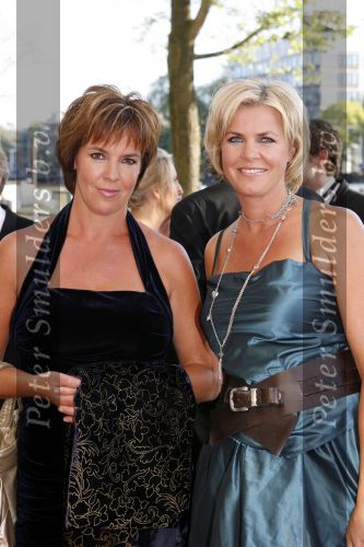 Amsterdam 15 juli 2006
Premiere Rembrandt in Carre.
Irene Moors met haar zus
