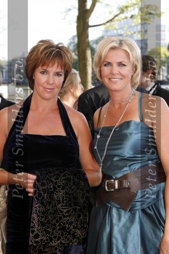 Amsterdam 15 juli 2006
Premiere Rembrandt in Carre.
Irene Moors met haar zus