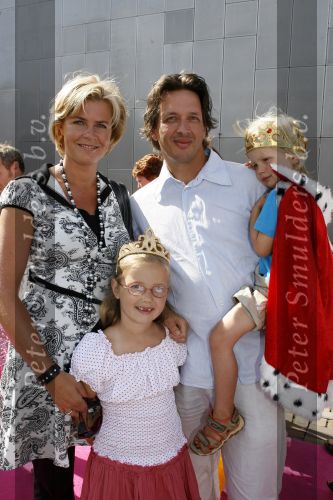 Amsterdam 15 juli 2006
Premiere K3 in pathe arena.
Irene Moors met man en kinderen