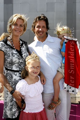 Amsterdam 15 juli 2006
Premiere K3 in pathe arena.
Irene Moors met man en kinderen