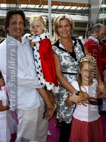 Amsterdam 15 juli 2006
Premiere K3 in pathe arena.
Irene Moors met man en kinderen