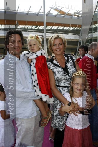 Amsterdam 15 juli 2006
Premiere K3 in pathe arena.
Irene Moors met man en kinderen