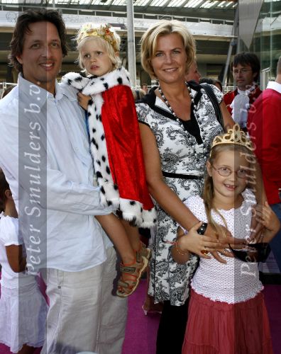 Amsterdam 15 juli 2006
Premiere K3 in pathe arena.
Irene Moors met man en kinderen