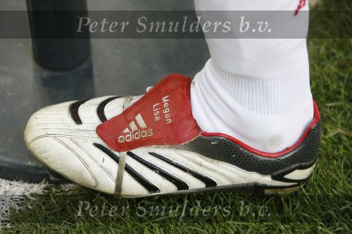 Amsterdam 13 augustus 2006
AJAX-PSV 3-1 om de Johan Cruyffschaal in de arena.
Jaap Stam zijn voetbalschoenen met daarop de namen van zijn kinderen
Peter Smulders bv