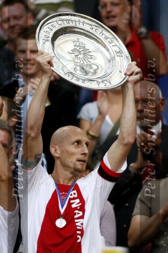 Amsterdam 13 augustus 2006
AJAX-PSV 3-1 om de Johan Cruyffschaal in de arena.
Jaap Stam met schaal
Peter Smulders bv