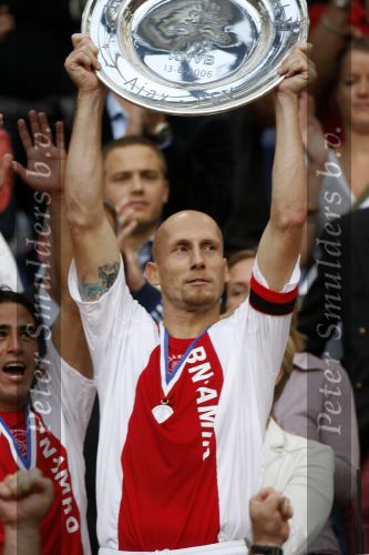 Amsterdam 13 augustus 2006
AJAX-PSV 3-1 om de Johan Cruyffschaal in de arena.
Jaap Stam met schaal
Peter Smulders bv