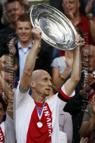 Amsterdam 13 augustus 2006
AJAX-PSV 3-1 om de Johan Cruyffschaal in de arena.
Jaap Stam met schaal
Peter Smulders bv