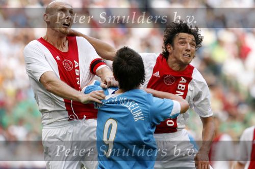 Amsterdam 13 augustus 2006
AJAX-PSV 3-1 om de Johan Cruyffschaal in de arena.
Jaap Stam met Jan Vennegoor of Hesselink en George Ogararu
Peter Smulders bv