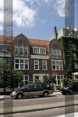 Amsterdam 14 juli 2006
Huis Jack Spijkerman met naast hem een huis  dat vorige week van binnen uitgebrand is