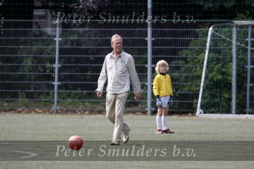 Amsterdam 28 juni 2006
Jack Spijkerman voetballen met zijn zoontje Joska.
Peter Smulders bv