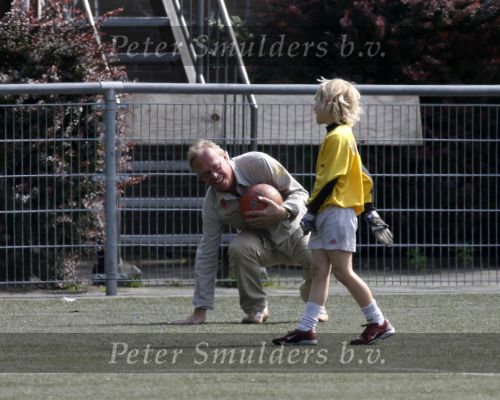Amsterdam 28 juni 2006
Jack Spijkerman voetballen met zijn zoontje Joska.
Peter Smulders bv