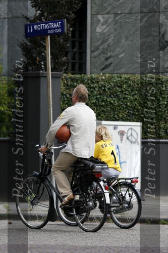 Amsterdam 28 juni 2006
Jack Spijkerman voetballen met zijn zoontje Joska.
Peter Smulders bv