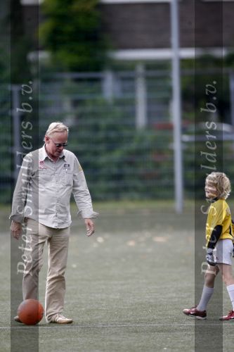 Amsterdam 28 juni 2006
Jack Spijkerman voetballen met zijn zoontje Joska.
Peter Smulders bv