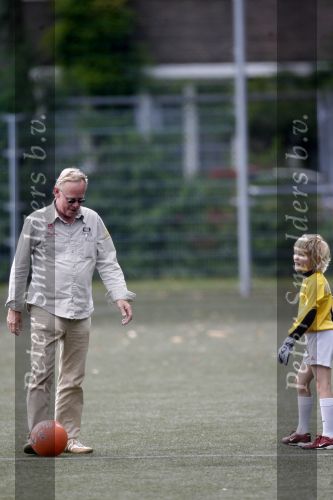 Amsterdam 28 juni 2006
Jack Spijkerman voetballen met zijn zoontje Joska.
Peter Smulders bv