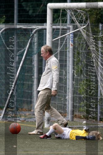 Amsterdam 28 juni 2006
Jack Spijkerman voetballen met zijn zoontje Joska.
Peter Smulders bv