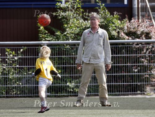 Amsterdam 28 juni 2006
Jack Spijkerman voetballen met zijn zoontje Joska.
Peter Smulders bv