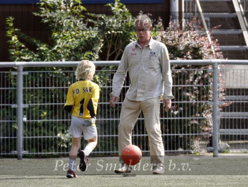 Amsterdam 28 juni 2006
Jack Spijkerman voetballen met zijn zoontje Joska.
Peter Smulders bv