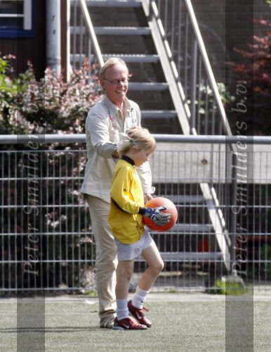 Amsterdam 28 juni 2006
Jack Spijkerman voetballen met zijn zoontje Joska.
Peter Smulders bv