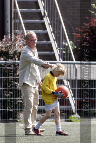 Amsterdam 28 juni 2006
Jack Spijkerman voetballen met zijn zoontje Joska.
Peter Smulders bv