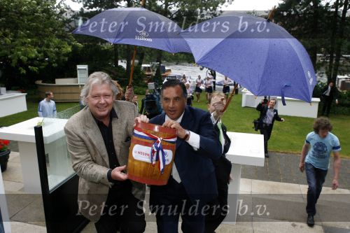 Amsterdam 14 juni 2006
Haringparty wegener en het Hilton.
Roberto Payer en Jan Houwert met jet skier
Peter Smulders bv