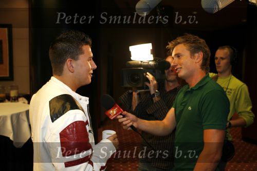 Schiphol 24 augustus 2006
Presentatie nieuwe cd  Jan Smit in het sheraton hotel Schiphol. paul de Leeuw rijkt eerste cd uit. Koos sbs6