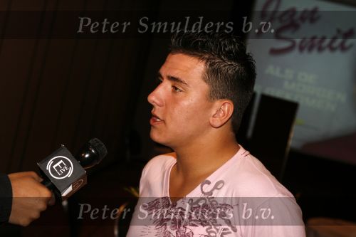 Schiphol 24 augustus 2006
Presentatie nieuwe cd  Jan Smit in het sheraton hotel Schiphol. paul de Leeuw rijkt eerste cd uit.