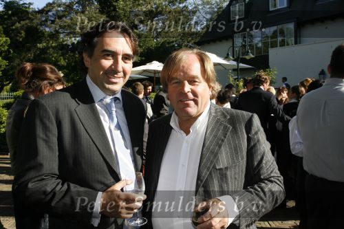 Wassenaar 6 juni 2006
Auberge de Kievit gekozen tot terras van het jaar door talkies.
Jan v Dooren en Nick Kouwenhoven
Peter Smulders bv